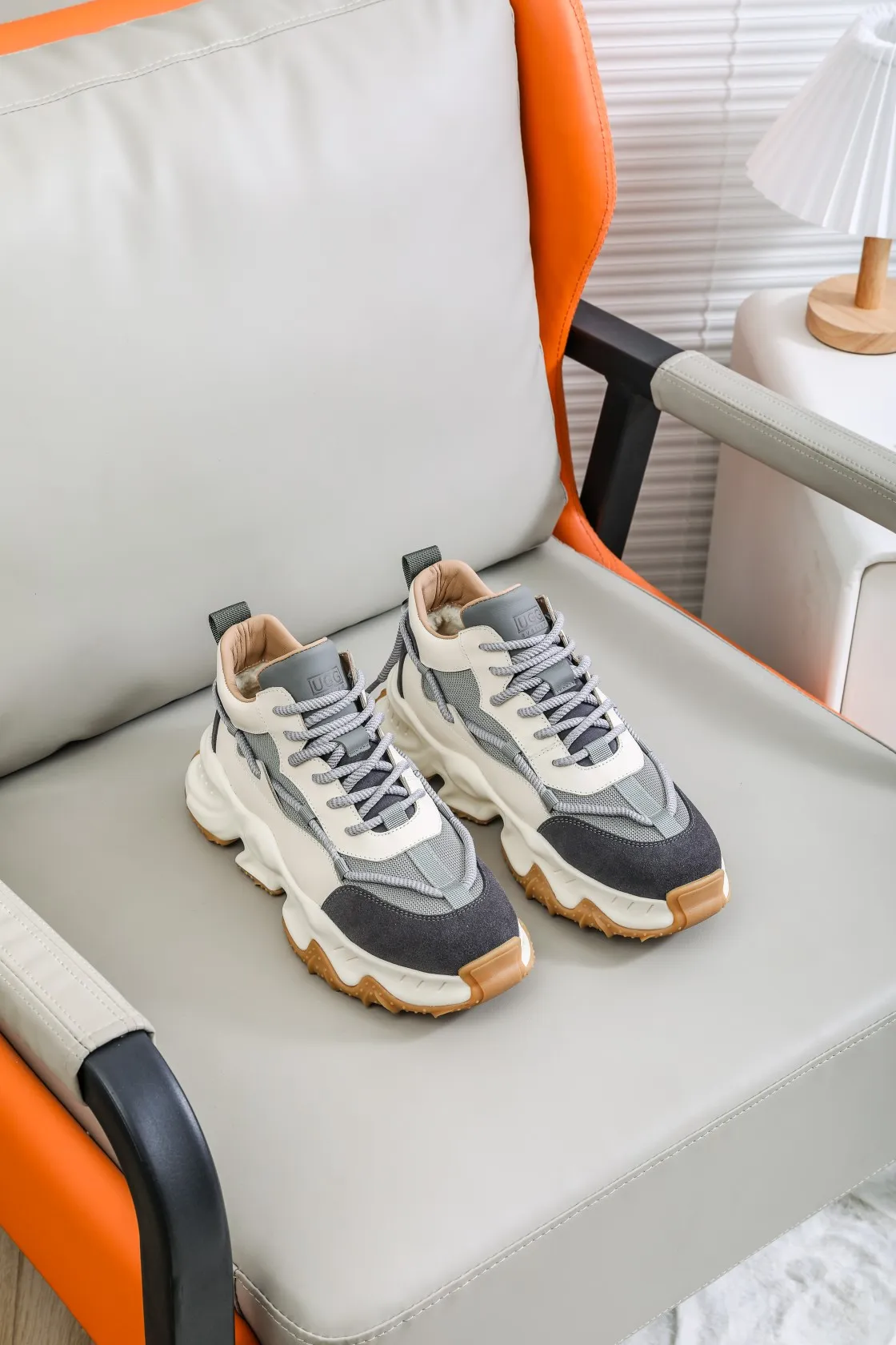 Men's shoes 💰620 IUGGI Heavy-duty thick-soled dad shoes EVA foam outsole Rarely seen on the market Retro version Very good-looking on the feet Mainly because it is so classy All-sheep fur lining Thick sole plate Super soft rebound Model 6081 Men's model 39-44 [issued]